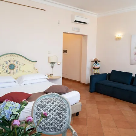 Residenza Gens Julia Bed & Breakfast 4*