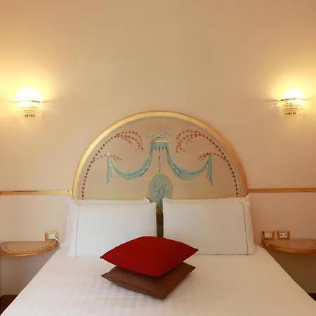 Residenza Gens Julia 4*